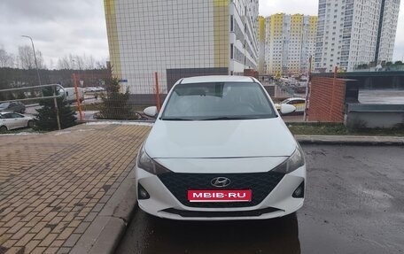 Hyundai Solaris II рестайлинг, 2020 год, 885 000 рублей, 1 фотография