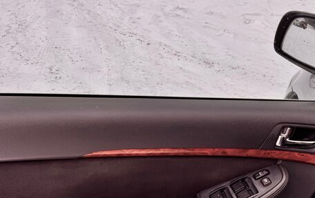 Toyota Avensis III рестайлинг, 2004 год, 650 000 рублей, 17 фотография