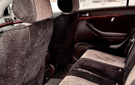 Toyota Avensis III рестайлинг, 2004 год, 650 000 рублей, 32 фотография