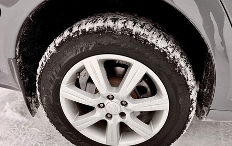 Toyota Avensis III рестайлинг, 2004 год, 650 000 рублей, 20 фотография