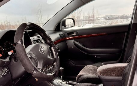 Toyota Avensis III рестайлинг, 2004 год, 650 000 рублей, 30 фотография