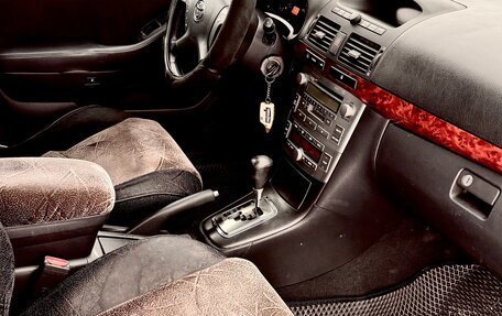 Toyota Avensis III рестайлинг, 2004 год, 650 000 рублей, 34 фотография