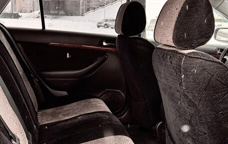 Toyota Avensis III рестайлинг, 2004 год, 650 000 рублей, 36 фотография