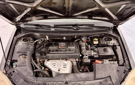 Toyota Avensis III рестайлинг, 2004 год, 650 000 рублей, 38 фотография