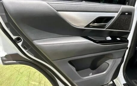 Lexus LX, 2024 год, 14 200 000 рублей, 12 фотография