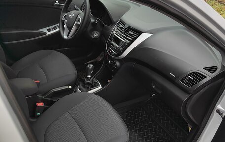 Hyundai Solaris II рестайлинг, 2012 год, 650 000 рублей, 12 фотография