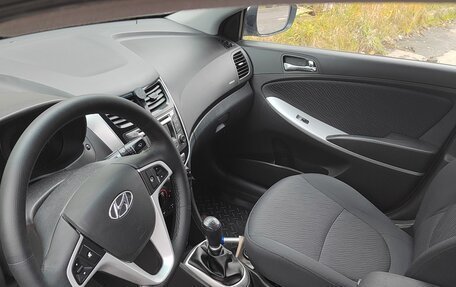 Hyundai Solaris II рестайлинг, 2012 год, 650 000 рублей, 16 фотография