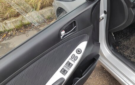 Hyundai Solaris II рестайлинг, 2012 год, 650 000 рублей, 15 фотография