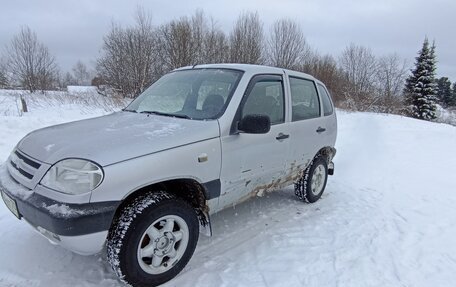 Chevrolet Niva I рестайлинг, 2003 год, 300 000 рублей, 1 фотография