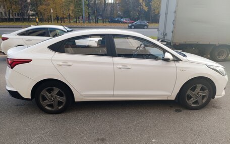 Hyundai Solaris II рестайлинг, 2021 год, 1 550 000 рублей, 4 фотография