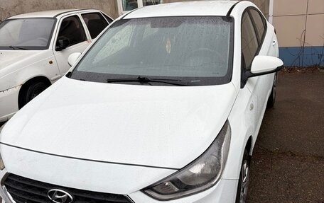 Hyundai Solaris II рестайлинг, 2017 год, 560 000 рублей, 2 фотография