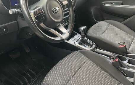 KIA Rio IV, 2018 год, 1 610 000 рублей, 6 фотография