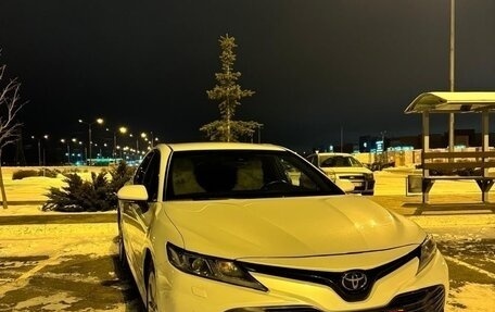Toyota Camry, 2018 год, 2 800 000 рублей, 4 фотография