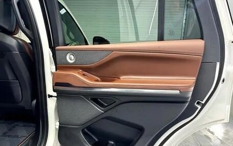 Lincoln Navigator, 2025 год, 16 000 000 рублей, 19 фотография