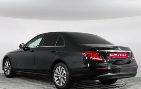 Mercedes-Benz E-Класс, 2019 год, 3 359 000 рублей, 6 фотография
