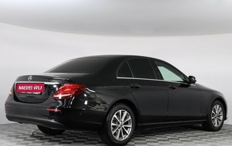 Mercedes-Benz E-Класс, 2019 год, 3 359 000 рублей, 4 фотография
