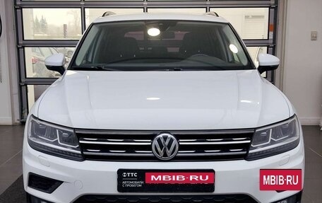 Volkswagen Tiguan II, 2020 год, 2 399 000 рублей, 2 фотография