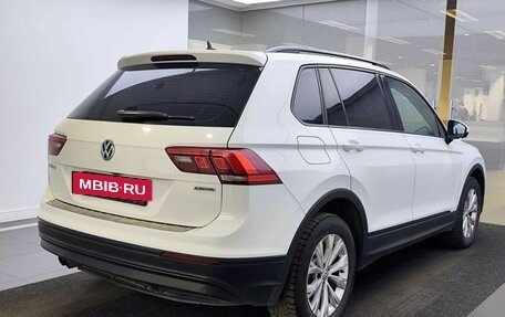 Volkswagen Tiguan II, 2020 год, 2 399 000 рублей, 6 фотография