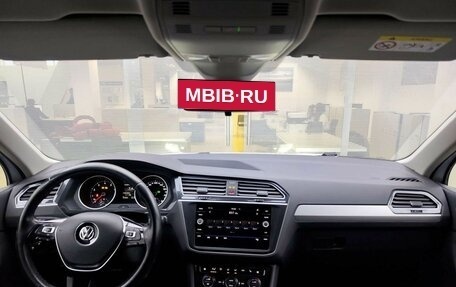 Volkswagen Tiguan II, 2020 год, 2 399 000 рублей, 17 фотография