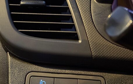 Hyundai Solaris II рестайлинг, 2015 год, 865 000 рублей, 9 фотография