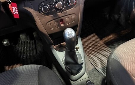 Renault Logan II, 2015 год, 712 500 рублей, 13 фотография