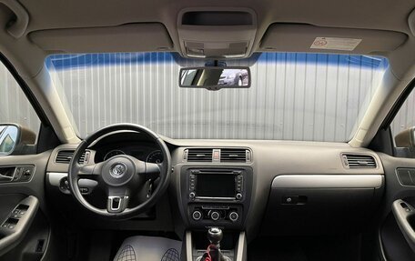 Volkswagen Jetta VI, 2011 год, 897 000 рублей, 5 фотография