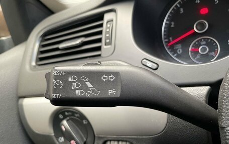 Volkswagen Jetta VI, 2011 год, 897 000 рублей, 6 фотография