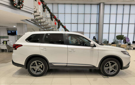 Mitsubishi Outlander III рестайлинг 3, 2015 год, 1 650 000 рублей, 8 фотография