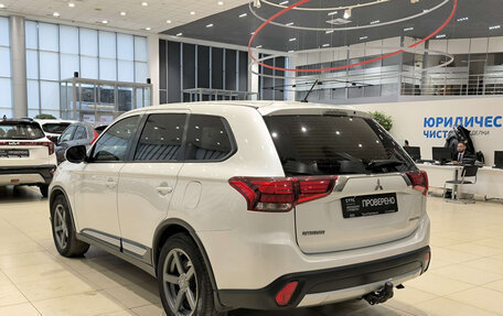 Mitsubishi Outlander III рестайлинг 3, 2015 год, 1 650 000 рублей, 11 фотография