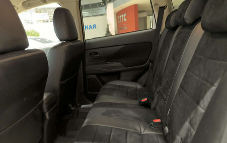 Mitsubishi Outlander III рестайлинг 3, 2015 год, 1 650 000 рублей, 16 фотография