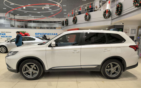 Mitsubishi Outlander III рестайлинг 3, 2015 год, 1 650 000 рублей, 12 фотография