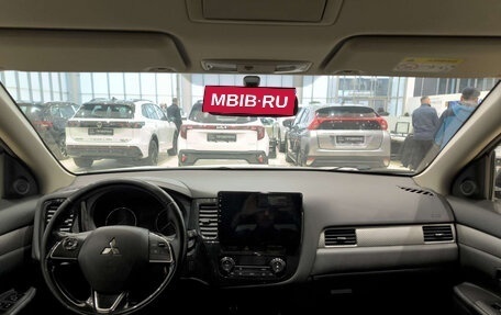 Mitsubishi Outlander III рестайлинг 3, 2015 год, 1 650 000 рублей, 18 фотография