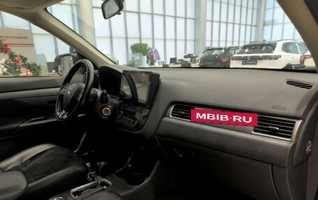 Mitsubishi Outlander III рестайлинг 3, 2015 год, 1 650 000 рублей, 15 фотография