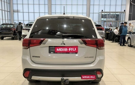 Mitsubishi Outlander III рестайлинг 3, 2015 год, 1 650 000 рублей, 10 фотография