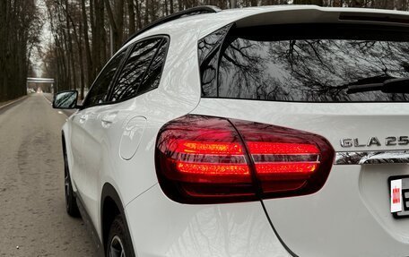 Mercedes-Benz GLA, 2018 год, 2 750 000 рублей, 4 фотография