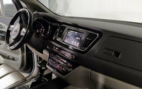 KIA Carnival III, 2017 год, 2 399 000 рублей, 15 фотография