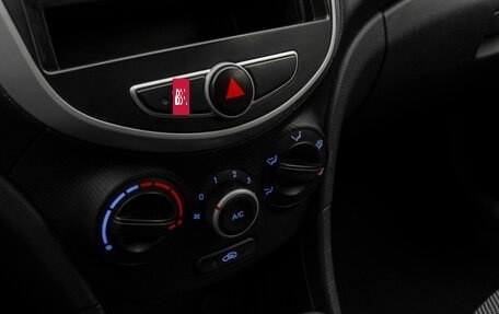 Hyundai Solaris II рестайлинг, 2012 год, 880 000 рублей, 17 фотография