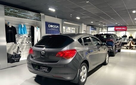 Opel Astra J, 2011 год, 650 000 рублей, 4 фотография