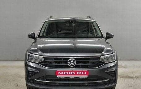 Volkswagen Tiguan II, 2021 год, 3 063 000 рублей, 2 фотография