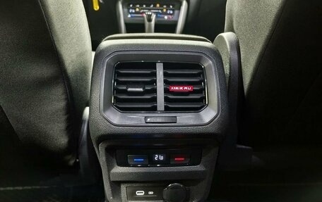 Volkswagen Tiguan II, 2021 год, 3 063 000 рублей, 15 фотография