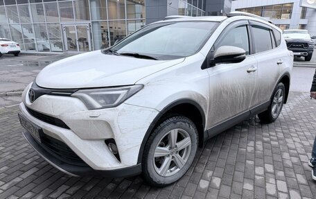 Toyota RAV4, 2017 год, 2 149 000 рублей, 4 фотография