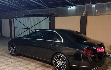 Mercedes-Benz E-Класс, 2018 год, 2 950 000 рублей, 2 фотография