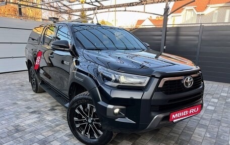 Toyota Hilux VIII, 2021 год, 5 590 000 рублей, 2 фотография