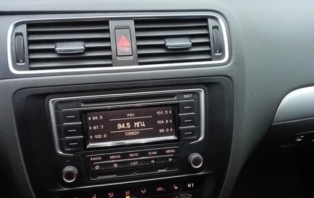 Volkswagen Jetta VI, 2013 год, 965 000 рублей, 7 фотография