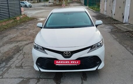 Toyota Camry, 2019 год, 2 050 000 рублей, 2 фотография