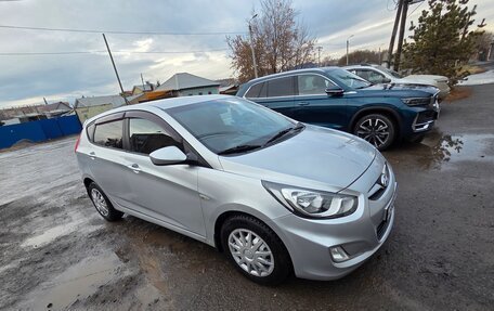 Hyundai Solaris II рестайлинг, 2011 год, 610 000 рублей, 2 фотография