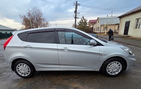 Hyundai Solaris II рестайлинг, 2011 год, 610 000 рублей, 8 фотография