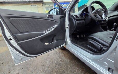 Hyundai Solaris II рестайлинг, 2011 год, 610 000 рублей, 12 фотография