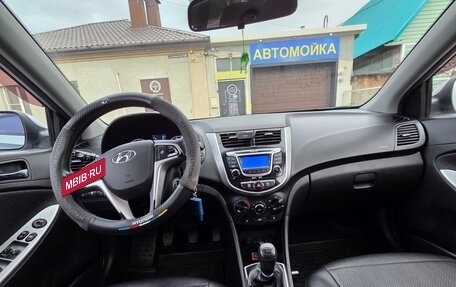 Hyundai Solaris II рестайлинг, 2011 год, 610 000 рублей, 15 фотография