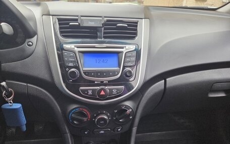 Hyundai Solaris II рестайлинг, 2011 год, 610 000 рублей, 20 фотография